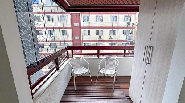 Apartamento para locação no Edifício Caioba, com 2 quartos sendo 1 suíte, no Centro de Balneário Camboriú