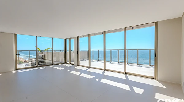 Cobertura à venda no Tirreno Residenziale, com 4 suítes na Praia Brava em Itajaí.