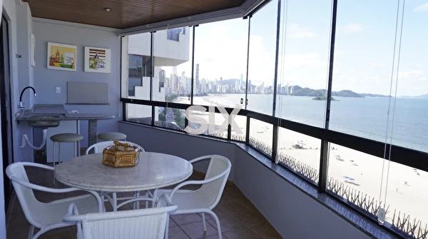 Apartamento frente mar no Edifício Cibyla com 3 suítes e 2 vagas à venda na Barra Sul de Balneário Camboriú/SC