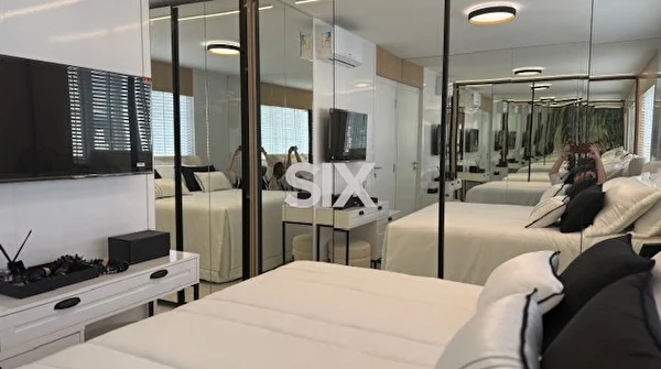 Apartamento frente mar no Edifício Imperatriz com 2 quartos e 1 vaga no Centro de Balneário Camboriú/SC