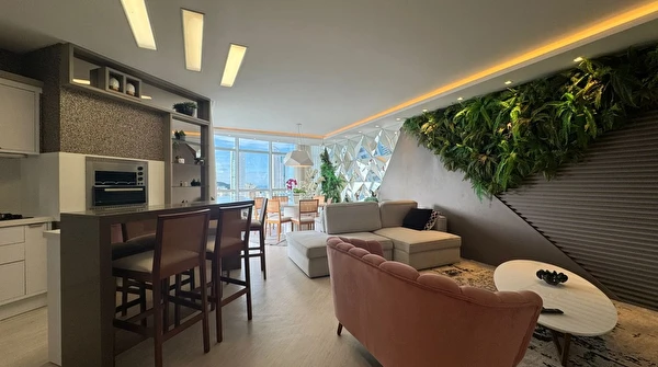 Apartamento no Edifício Portinax com 3 suítes e 3 vagas para locação no Centro de Balneário Camboriú/SC