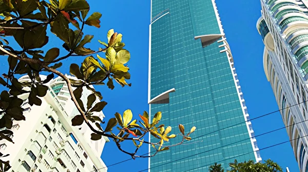 Apartamento Frente Mar no Edifício One Tower com 4 suítes e 3 vagas à venda na Barra Sul de Balneário Camboriú/SC