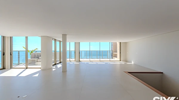 Cobertura à venda no Tirreno Residenziale, com 4 suítes na Praia Brava em Itajaí.