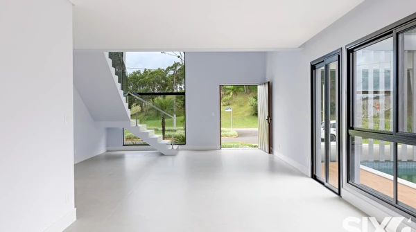 Caledonia Private Village