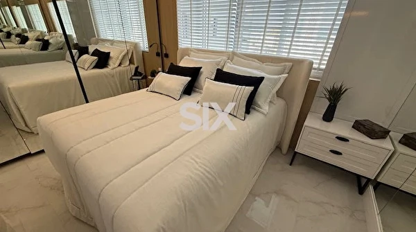 Apartamento frente mar no Edifício Imperatriz com 2 quartos e 1 vaga no Centro de Balneário Camboriú/SC