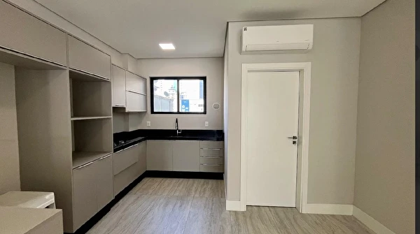 Apartamento á venda e locação no Residencial Romaggiore, com 4 suítes no bairro Pioneiros em Balneário Camboriú