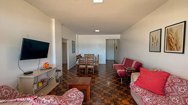 Apartamento frente Mar para locação no Edifício Pres Kennedy, com 4 suítes no Centro de Balneário Camboriú.