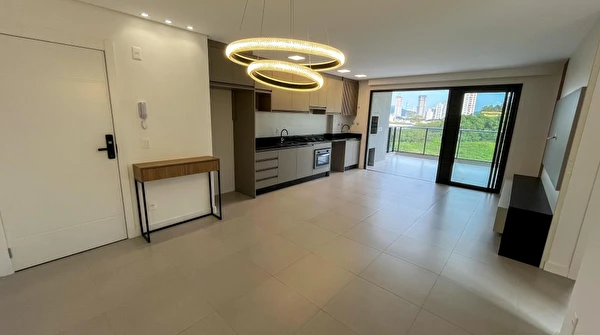 Apartamento Garden no Edifício Brava Garden com 02 quartos e 01 vaga para locação na Praia Brava em Itajaí/SC