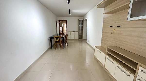 Apartamento para locação no Edifício Caioba, com 2 quartos sendo 1 suíte, no Centro de Balneário Camboriú