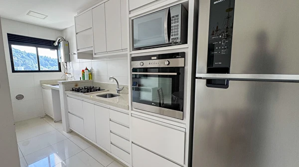 Apartamento para locação no Residencial Mackay, com 2 quartos, sendo 1 suíte, no centro de em Balneário Camboriú