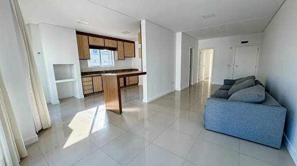 Apartamento para locação no bairro Pioneiros, com 2 suítes e 2 demi - suítes, em Balneário Camboriú.