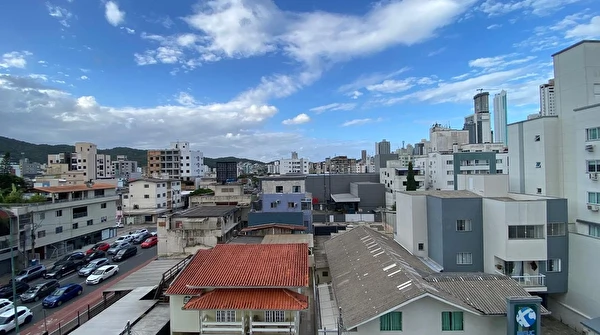 Apartamento no Edifício Vila Madalena com 2 quartos e 1 vaga para locação no Bairro das Nações em Balneário Camboriú/SC