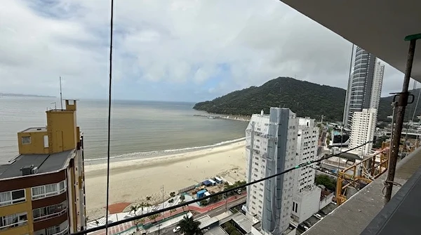Apartamento no Edifício Tonino Lamborghini com 4 suítes e 3 vagas na Barra Sul de Balneário Camboriú/SC