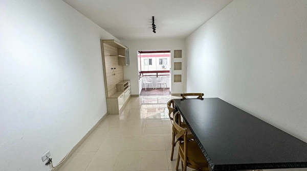 Apartamento para locação no Edifício Caioba, com 2 quartos sendo 1 suíte, no Centro de Balneário Camboriú