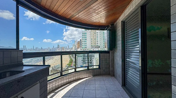 Apartamento frente mar no Edifício Real Park com 3 quartos e 2 vagas á venda no Centro de Balneário Camboriú/SC