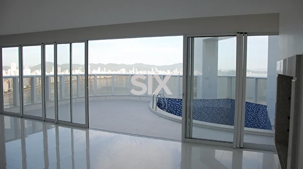 Cobertura Frente Mar no Edifício Ibiza Towers com 6 suítes e 5 vagas á venda na Barra Sul de Balneário Camboriú/SC