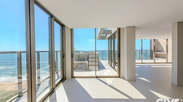 Cobertura à venda no Tirreno Residenziale, com 4 suítes na Praia Brava em Itajaí.