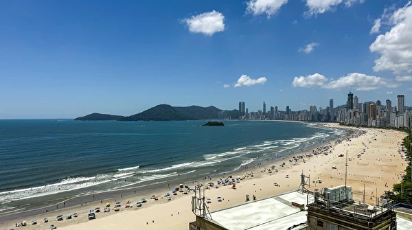 Apartamento frente mar no Edifício Real Park com 3 quartos e 2 vagas á venda no Centro de Balneário Camboriú/SC