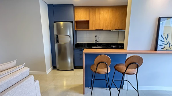 Apartamento para locação com 1 suíte + 1 quarto, totalmente mobiliado no bairro das Nações em Balneário Camboriú/SC
