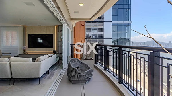 Apartamento no Edifício Aurora com 4 suítes e 4 vagas à venda na Barra Sul em Balneário Camboriú/SC