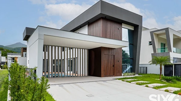 Caledonia Private Village