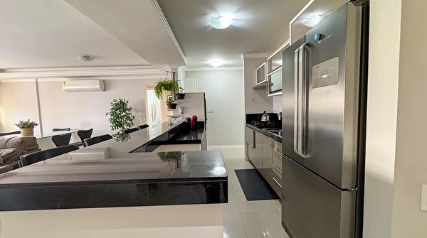 Apartamento no Edifício Pablo Neruda com 3 quartos para aluguel anual no Centro de Balneário Camboriú/SC