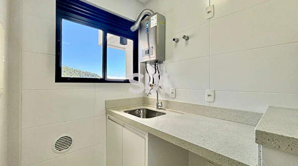 Apartamento no Edifício Mackay com 2 quartos e 1 vaga para locação no Centro de Balneário Camboriú/SC